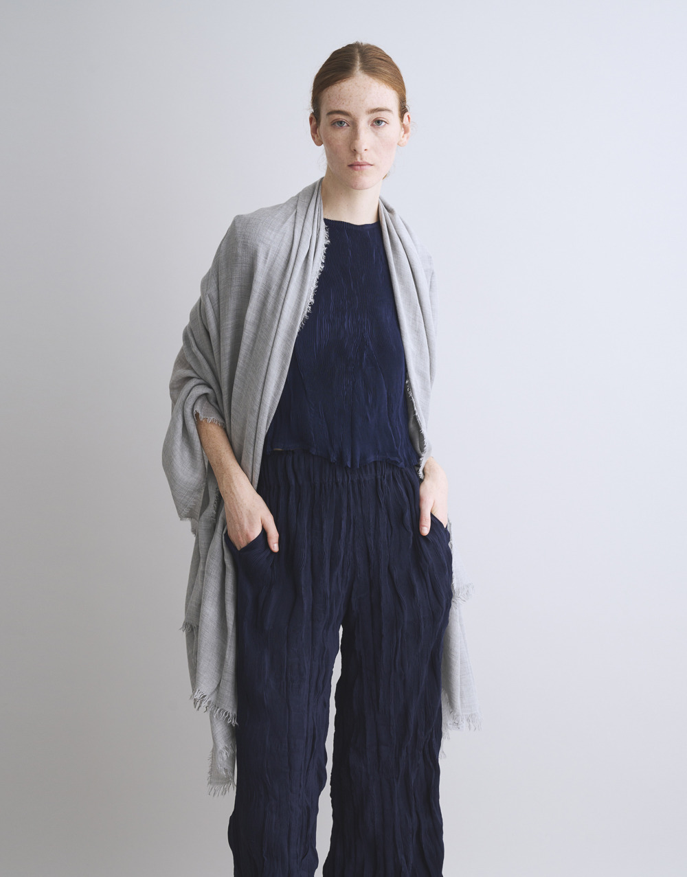 ファリエロサルティ　azzurra カシミヤモダール　ライトグレー ストール fs-az-001_m01.jpg